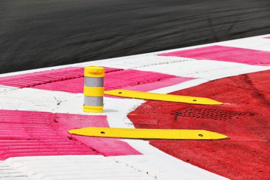 Circuit atmosphere - kerb detail.
17.06.2021. Formula 1 World Championship, Rd 7, French Grand Prix, Paul Ricard, France, Preparation Day.
- www.xpbimages.com, EMail: requests@xpbimages.com © Copyright: Moy / XPB Images