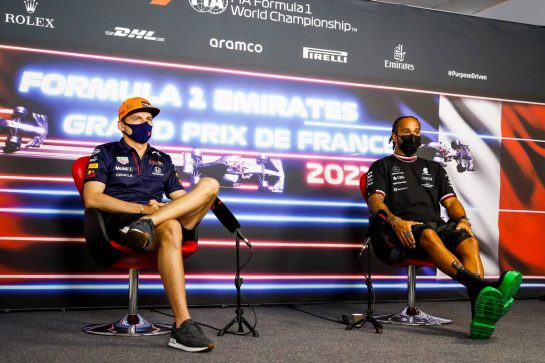 (L to R): Max Verstappen (NLD) Red Bull Racing with Lewis Hamilton (GBR) Mercedes AMG F1 in the FIA Press Conference.
17.06.2021. Formula 1 World Championship, Rd 7, French Grand Prix, Paul Ricard, France, Preparation Day.
- www.xpbimages.com, EMail: requests@xpbimages.com © Copyright: FIA Pool Image for Editorial Use Only