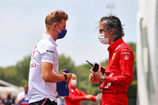 (L to R): Mick Schumacher (GER) Haas F1 Team with Laurent Mekies (FRA) Ferrari Sporting Director.
17.06.2021. Formula 1 World Championship, Rd 7, French Grand Prix, Paul Ricard, France, Preparation Day.
- www.xpbimages.com, EMail: requests@xpbimages.com © Copyright: Moy / XPB Images