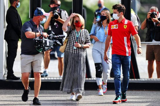 Charles Leclerc (MON) Ferrari with his mother Pascale Leclerc.
19.06.2021. Formula 1 World Championship, Rd 7, French Grand Prix, Paul Ricard, France, Qualifying Day.
- www.xpbimages.com, EMail: requests@xpbimages.com © Copyright: Moy / XPB Images