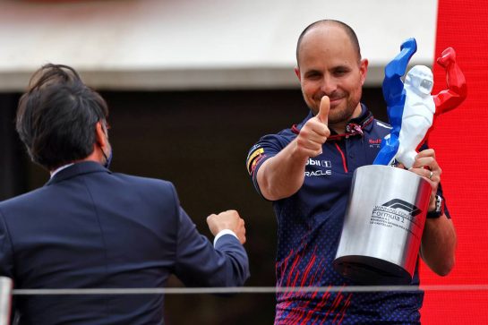 Gianpiero Lambiase (ITA) Red Bull Racing Engineer celebrates on the podium.
20.06.2021. Formula 1 World Championship, Rd 7, French Grand Prix, Paul Ricard, France, Race Day.
- www.xpbimages.com, EMail: requests@xpbimages.com © Copyright: Moy / XPB Images