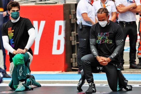 Lewis Hamilton (GBR) Mercedes AMG F1 and Lance Stroll (CDN) Aston Martin F1 Team on the grid.
20.06.2021. Formula 1 World Championship, Rd 7, French Grand Prix, Paul Ricard, France, Race Day.
- www.xpbimages.com, EMail: requests@xpbimages.com © Copyright: Batchelor / XPB Images