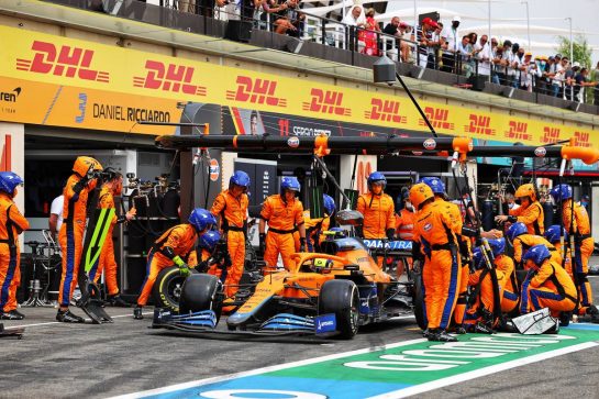 Lando Norris (GBR) McLaren MCL35M makes a pit stop.
20.06.2021. Formula 1 World Championship, Rd 7, French Grand Prix, Paul Ricard, France, Race Day.
- www.xpbimages.com, EMail: requests@xpbimages.com © Copyright: Moy / XPB Images