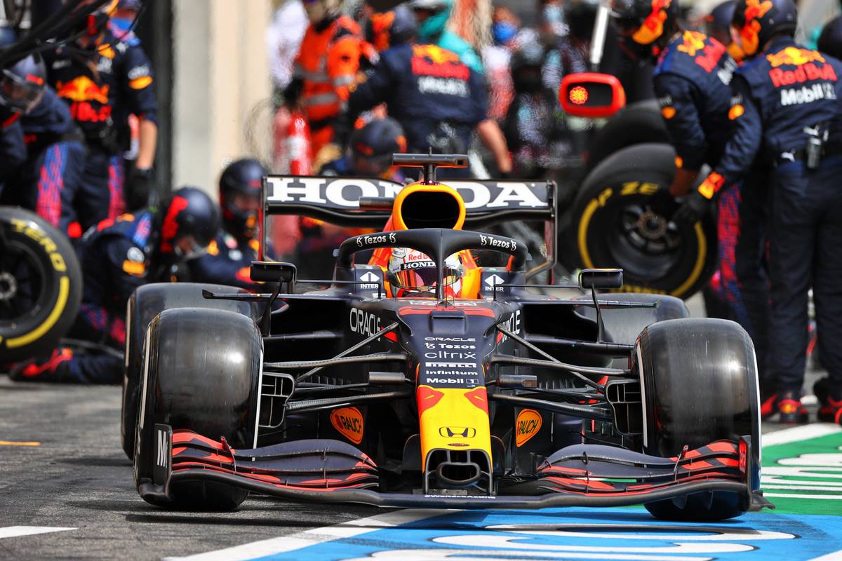 Max Verstappen (NLD) Red Bull Racing RB16B makes a pit stop. 20.06.2021. Formula 1 World Championship, Rd 7, French Grand Prix, Paul Ricard