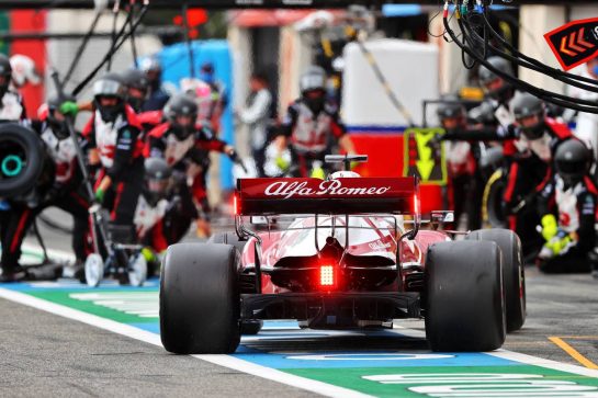 Kimi Raikkonen (FIN) Alfa Romeo Racing C41 makes a pit stop.
20.06.2021. Formula 1 World Championship, Rd 7, French Grand Prix, Paul Ricard, France, Race Day.
- www.xpbimages.com, EMail: requests@xpbimages.com © Copyright: Moy / XPB Images