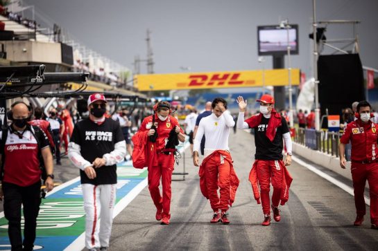 Charles Leclerc (MON) Ferrari with Carlos Sainz Jr (ESP) Ferrari on the grid.
20.06.2021. Formula 1 World Championship, Rd 7, French Grand Prix, Paul Ricard, France, Race Day.
- www.xpbimages.com, EMail: requests@xpbimages.com © Copyright: Bearne / XPB Images