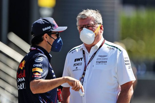 (L to R): Sergio Perez (MEX) Red Bull Racing with Otmar Szafnauer (USA) Aston Martin F1 Team Principal and CEO.
26.06.2021. Formula 1 World Championship, Rd 8, Steiermark Grand Prix, Spielberg, Austria, Qualifying Day.
- www.xpbimages.com, EMail: requests@xpbimages.com © Copyright: Moy / XPB Images