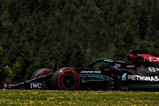 Lewis Hamilton (GBR) Mercedes AMG F1 W12.
26.06.2021. Formula 1 World Championship, Rd 8, Steiermark Grand Prix, Spielberg, Austria, Qualifying Day.
- www.xpbimages.com, EMail: requests@xpbimages.com © Copyright: Batchelor / XPB Images