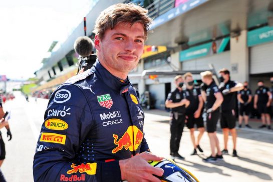 Pole sitter Max Verstappen (NLD) Red Bull Racing in qualifying parc ferme.
26.06.2021. Formula 1 World Championship, Rd 8, Steiermark Grand Prix, Spielberg, Austria, Qualifying Day.
- www.xpbimages.com, EMail: requests@xpbimages.com © Copyright: Batchelor / XPB Images