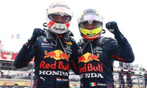 Verstappen insists there are no 'sides' at Red Bull