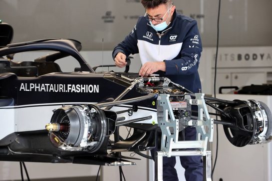 AlphaTauri AT02 front suspension and brake detail.
01.07.2021. Formula 1 World Championship, Rd 9, Austrian Grand Prix, Spielberg, Austria, Preparation Day.
- www.xpbimages.com, EMail: requests@xpbimages.com © Copyright: Batchelor / XPB Images