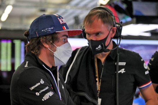 (L to R): Fernando Alonso (ESP) Alpine F1 Team with Alan Permane (GBR) Alpine F1 Team Trackside Operations Director.
02.07.2021. Formula 1 World Championship, Rd 9, Austrian Grand Prix, Spielberg, Austria, Practice Day.
- www.xpbimages.com, EMail: requests@xpbimages.com © Copyright: Moy / XPB Images