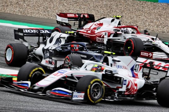 Pierre Gasly (FRA) AlphaTauri AT02 sandwiched inbetween Mick Schumacher (GER) Haas VF-21 and Callum Ilott (GBR) Alfa Romeo Racing C41 Reserve Driver.
02.07.2021. Formula 1 World Championship, Rd 9, Austrian Grand Prix, Spielberg, Austria, Practice Day.
- www.xpbimages.com, EMail: requests@xpbimages.com © Copyright: Batchelor / XPB Images