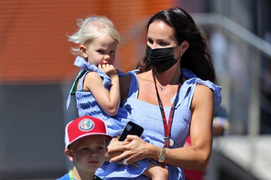 Minttu Raikkonen (FIN) with her children Robin and Rianna.
03.07.2021. Formula 1 World Championship, Rd 9, Austrian Grand Prix, Spielberg, Austria, Qualifying Day.
- www.xpbimages.com, EMail: requests@xpbimages.com © Copyright: Moy / XPB Images