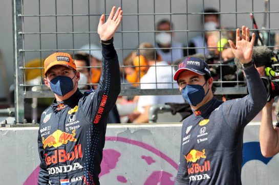 (L to R): Max Verstappen (NLD) Red Bull Racing celebrates his pole position in qualifying parc ferme with third placed team mate Sergio Perez (MEX) Red Bull Racing.
03.07.2021. Formula 1 World Championship, Rd 9, Austrian Grand Prix, Spielberg, Austria, Qualifying Day.
- www.xpbimages.com, EMail: requests@xpbimages.com © Copyright: Batchelor / XPB Images