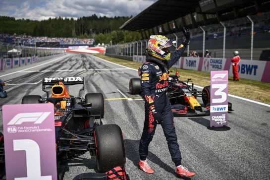 Pole sitter Max Verstappen (NLD) Red Bull Racing RB16B celebrates in qualifying parc ferme.
03.07.2021. Formula 1 World Championship, Rd 9, Austrian Grand Prix, Spielberg, Austria, Qualifying Day.
- www.xpbimages.com, EMail: requests@xpbimages.com © Copyright: FIA Pool Image for Editorial Use Only