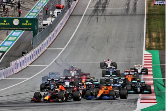 Max Verstappen (NLD) Red Bull Racing RB16B leads at the start of the race.
04.07.2021. Formula 1 World Championship, Rd 9, Austrian Grand Prix, Spielberg, Austria, Race Day.
- www.xpbimages.com, EMail: requests@xpbimages.com © Copyright: Batchelor / XPB Images