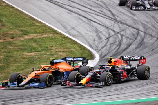 Lando Norris (GBR) McLaren MCL35M and Sergio Perez (MEX) Red Bull Racing RB16B battle for position.
04.07.2021. Formula 1 World Championship, Rd 9, Austrian Grand Prix, Spielberg, Austria, Race Day.
- www.xpbimages.com, EMail: requests@xpbimages.com © Copyright: Charniaux / XPB Images