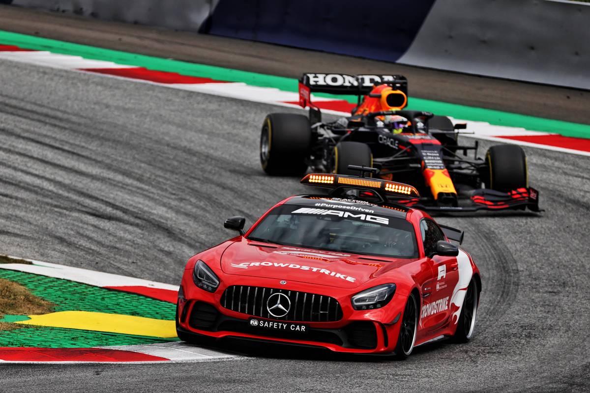 Max Verstappen (NLD) Red Bull Racing RB16B leads behind the Mercedes FIA Safety Car. 04.07.2021. Formula 1 World Championship, Rd 9, Austrian Grand Prix, Spielberg