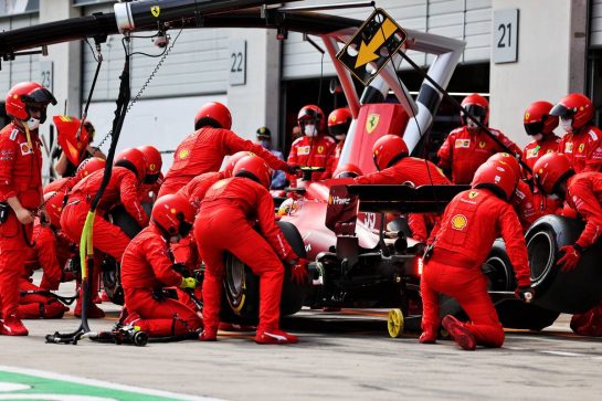 Carlos Sainz Jr (ESP) Ferrari SF-21 makes a pit stop.
04.07.2021. Formula 1 World Championship, Rd 9, Austrian Grand Prix, Spielberg, Austria, Race Day.
- www.xpbimages.com, EMail: requests@xpbimages.com © Copyright: Moy / XPB Images
