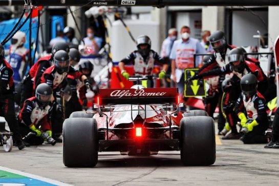 Kimi Raikkonen (FIN) Alfa Romeo Racing C41 makes a pit stop.
04.07.2021. Formula 1 World Championship, Rd 9, Austrian Grand Prix, Spielberg, Austria, Race Day.
- www.xpbimages.com, EMail: requests@xpbimages.com © Copyright: Moy / XPB Images