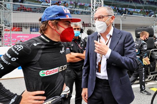 (L to R): Fernando Alonso (ESP) Alpine F1 Team with Stefano Domenicali (ITA) Formula One President and CEO on the grid.
04.07.2021. Formula 1 World Championship, Rd 9, Austrian Grand Prix, Spielberg, Austria, Race Day.
- www.xpbimages.com, EMail: requests@xpbimages.com © Copyright: Moy / XPB Images