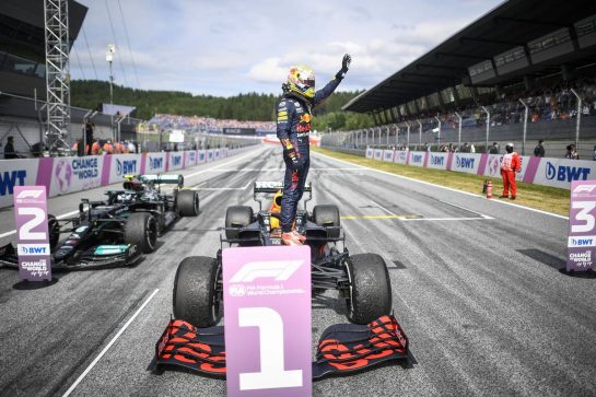 Race winner Max Verstappen (NLD) Red Bull Racing RB16B celebrates in parc ferme.
04.07.2021. Formula 1 World Championship, Rd 9, Austrian Grand Prix, Spielberg, Austria, Race Day.
- www.xpbimages.com, EMail: requests@xpbimages.com © Copyright: FIA Pool Image for Editorial Use Only