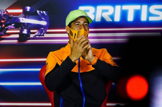 Daniel Ricciardo (AUS) McLaren in the FIA Press Conference.
15.07.2021. Formula 1 World Championship, Rd 10, British Grand Prix, Silverstone, England, Preparation Day.
- www.xpbimages.com, EMail: requests@xpbimages.com © Copyright: FIA Pool Image for Editorial Use Only