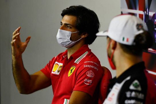 (L to R): Carlos Sainz Jr (ESP) Ferrari and Pierre Gasly (FRA) AlphaTauri in the FIA Press Conference.
15.07.2021. Formula 1 World Championship, Rd 10, British Grand Prix, Silverstone, England, Preparation Day.
- www.xpbimages.com, EMail: requests@xpbimages.com © Copyright: FIA Pool Image for Editorial Use Only