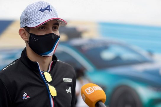 Esteban Ocon (FRA) Alpine F1 Team with the media.
15.07.2021. Formula 1 World Championship, Rd 10, British Grand Prix, Silverstone, England, Preparation Day.
- www.xpbimages.com, EMail: requests@xpbimages.com © Copyright: Staley / XPB Images