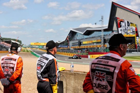 Circuit atmosphere - marshals trackside watch the action.
16.07.2021. Formula 1 World Championship, Rd 10, British Grand Prix, Silverstone, England, Practice Day.
- www.xpbimages.com, EMail: requests@xpbimages.com © Copyright: Batchelor / XPB Images
