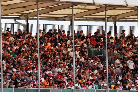 Circuit atmosphere - fans in the grandstand.
16.07.2021. Formula 1 World Championship, Rd 10, British Grand Prix, Silverstone, England, Practice Day.
- www.xpbimages.com, EMail: requests@xpbimages.com © Copyright: Batchelor / XPB Images