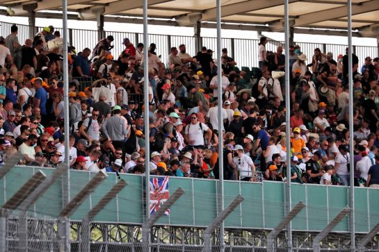 Circuit atmosphere - fans in the grandstand.
16.07.2021. Formula 1 World Championship, Rd 10, British Grand Prix, Silverstone, England, Practice Day.
- www.xpbimages.com, EMail: requests@xpbimages.com © Copyright: Batchelor / XPB Images