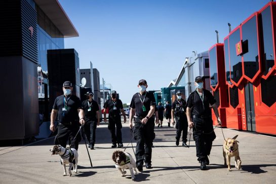 Paddock atmosphere - police in the paddock.
17.07.2021. Formula 1 World Championship, Rd 10, British Grand Prix, Silverstone, England, Qualifying Day.
- www.xpbimages.com, EMail: requests@xpbimages.com © Copyright: Bearne / XPB Images