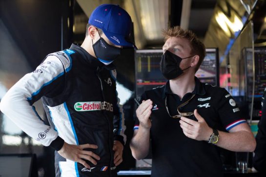 (L to R): Esteban Ocon (FRA) Alpine F1 Team with Josh Peckett (GBR) Alpine F1 Team Race Engineer.
17.07.2021. Formula 1 World Championship, Rd 10, British Grand Prix, Silverstone, England, Qualifying Day.
- www.xpbimages.com, EMail: requests@xpbimages.com © Copyright: Staley / XPB Images