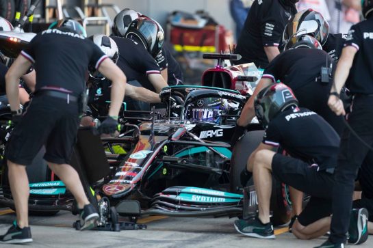 Lewis Hamilton (GBR) Mercedes AMG F1 W12 in the pits.
17.07.2021. Formula 1 World Championship, Rd 10, British Grand Prix, Silverstone, England, Qualifying Day.
- www.xpbimages.com, EMail: requests@xpbimages.com © Copyright: Staley / XPB Images
