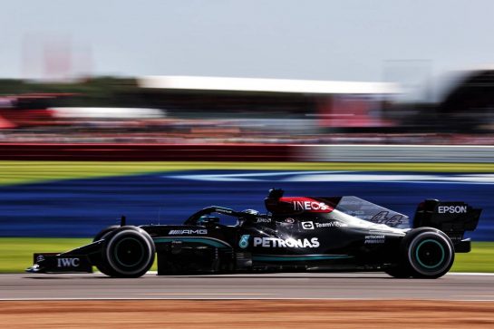 Lewis Hamilton (GBR) Mercedes AMG F1 W12.
17.07.2021. Formula 1 World Championship, Rd 10, British Grand Prix, Silverstone, England, Qualifying Day.
- www.xpbimages.com, EMail: requests@xpbimages.com © Copyright: Batchelor / XPB Images