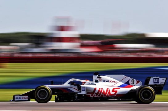 Nikita Mazepin (RUS) Haas F1 Team VF-21.
17.07.2021. Formula 1 World Championship, Rd 10, British Grand Prix, Silverstone, England, Qualifying Day.
- www.xpbimages.com, EMail: requests@xpbimages.com © Copyright: Batchelor / XPB Images