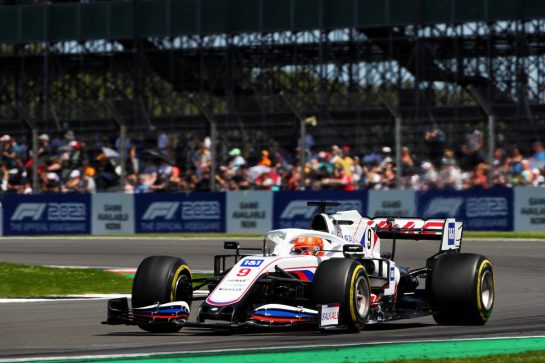 Nikita Mazepin (RUS) Haas F1 Team VF-21.
17.07.2021. Formula 1 World Championship, Rd 10, British Grand Prix, Silverstone, England, Qualifying Day.
- www.xpbimages.com, EMail: requests@xpbimages.com © Copyright: Davenport / XPB Images