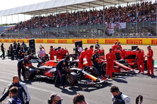 Sergio Perez (MEX) Red Bull Racing RB16B on the grid.
17.07.2021. Formula 1 World Championship, Rd 10, British Grand Prix, Silverstone, England, Qualifying Day.
- www.xpbimages.com, EMail: requests@xpbimages.com © Copyright: Bearne / XPB Images