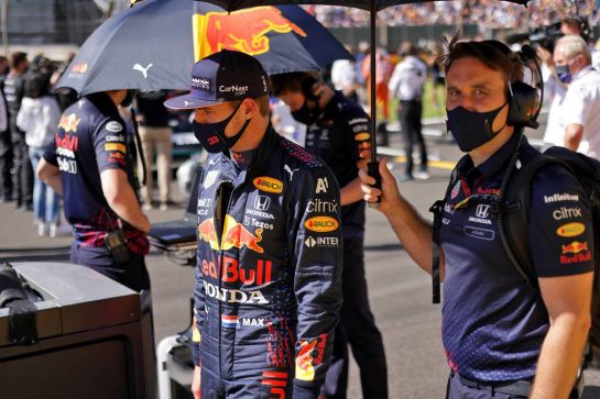 Max Verstappen (NLD) Red Bull Racing on the grid.
17.07.2021. Formula 1 World Championship, Rd 10, British Grand Prix, Silverstone, England, Qualifying Day.
- www.xpbimages.com, EMail: requests@xpbimages.com © Copyright: Bearne / XPB Images