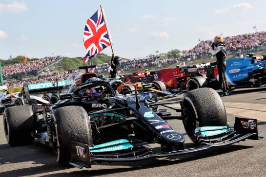 Race winner Lewis Hamilton (GBR) Mercedes AMG F1 W12 celebrates in parc ferme.
18.07.2021. Formula 1 World Championship, Rd 10, British Grand Prix, Silverstone, England, Race Day.
- www.xpbimages.com, EMail: requests@xpbimages.com © Copyright: Batchelor / XPB Images