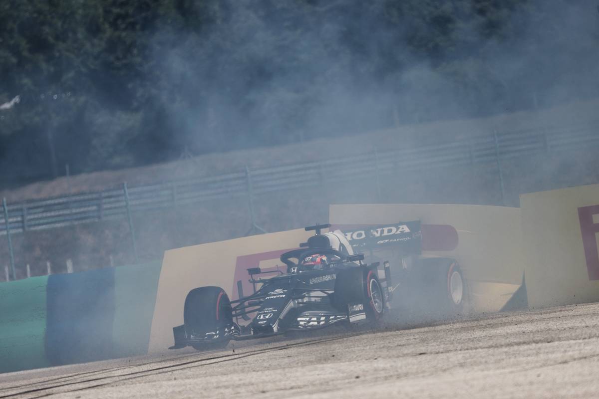 Yuki Tsunoda (JPN) AlphaTauri AT02 crashed in the first practice session. 30.07.2021. Formula 1 World Championship, Rd 11, Hungarian Grand Prix, Budapest