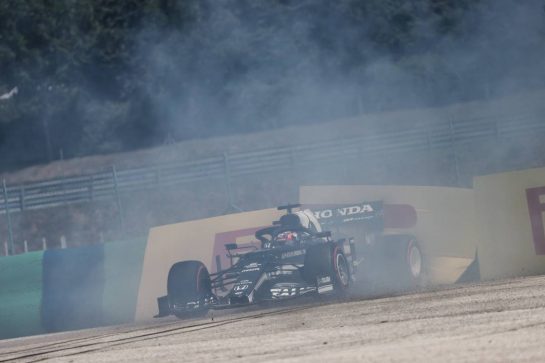 Yuki Tsunoda (JPN) AlphaTauri AT02 crashed in the first practice session.
30.07.2021. Formula 1 World Championship, Rd 11, Hungarian Grand Prix, Budapest, Hungary, Practice Day.
- www.xpbimages.com, EMail: requests@xpbimages.com © Copyright: Batchelor / XPB Images