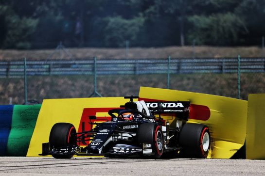Yuki Tsunoda (JPN) AlphaTauri AT02 crashed in the first practice session.
30.07.2021. Formula 1 World Championship, Rd 11, Hungarian Grand Prix, Budapest, Hungary, Practice Day.
- www.xpbimages.com, EMail: requests@xpbimages.com © Copyright: Batchelor / XPB Images