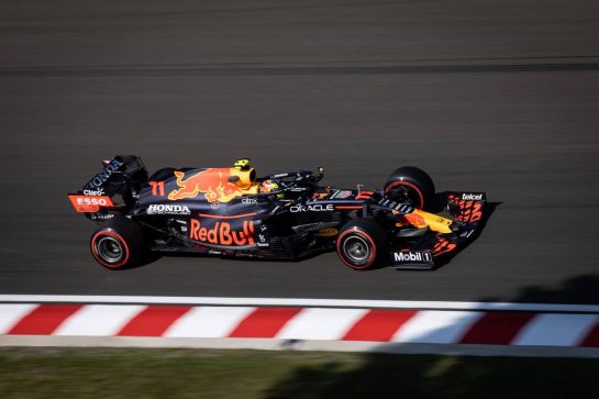 Sergio Perez (MEX) Red Bull Racing RB16B.
31.07.2021. Formula 1 World Championship, Rd 11, Hungarian Grand Prix, Budapest, Hungary, Qualifying Day.
- www.xpbimages.com, EMail: requests@xpbimages.com © Copyright: Bearne / XPB Images