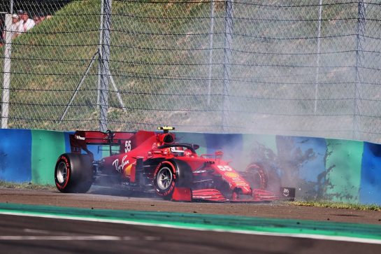 Carlos Sainz Jr (ESP) Ferrari SF-21 crashed out of qualifying.
31.07.2021. Formula 1 World Championship, Rd 11, Hungarian Grand Prix, Budapest, Hungary, Qualifying Day.
- www.xpbimages.com, EMail: requests@xpbimages.com © Copyright: Moy / XPB Images