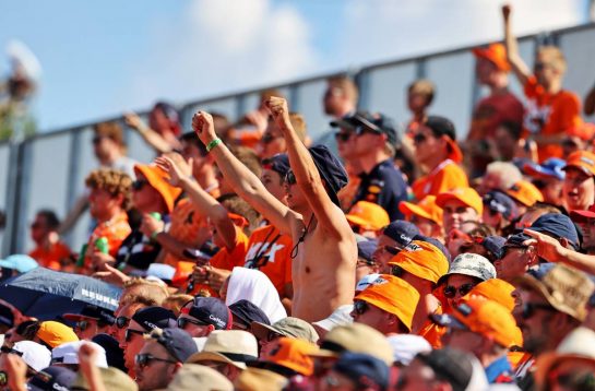 Circuit atmosphere - fans in the grandstand.
31.07.2021. Formula 1 World Championship, Rd 11, Hungarian Grand Prix, Budapest, Hungary, Qualifying Day.
- www.xpbimages.com, EMail: requests@xpbimages.com © Copyright: Moy / XPB Images
