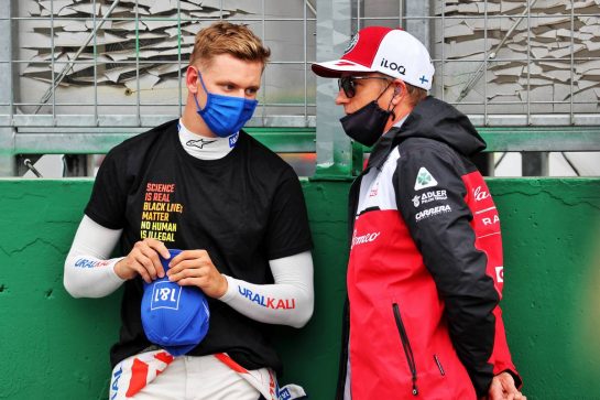 (L to R): Mick Schumacher (GER) Haas F1 Team with Kimi Raikkonen (FIN) Alfa Romeo Racing on the grid.
01.08.2021. Formula 1 World Championship, Rd 11, Hungarian Grand Prix, Budapest, Hungary, Race Day.
- www.xpbimages.com, EMail: requests@xpbimages.com © Copyright: Batchelor / XPB Images