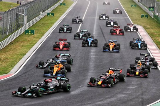 Lewis Hamilton (GBR) Mercedes AMG F1 W12 leads at the start of the race as Valtteri Bottas (FIN) Mercedes AMG F1 W12 crashes into the back of Lando Norris (GBR) McLaren MCL35M.
01.08.2021. Formula 1 World Championship, Rd 11, Hungarian Grand Prix, Budapest, Hungary, Race Day.
- www.xpbimages.com, EMail: requests@xpbimages.com © Copyright: Moy / XPB Images